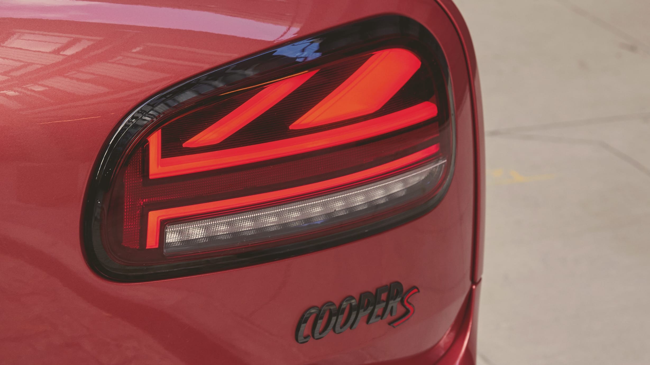 MINI Cooper značka – Cooper amblem – Piano Black